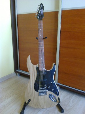 Dębowa gitara 1 oak guitar.jpg
