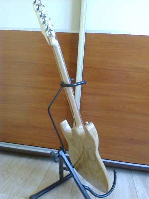 dębowa gitara 3 oak guitar.jpg