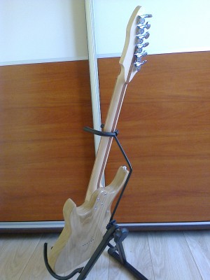 dębowa gitara 4 oak guitar.jpg