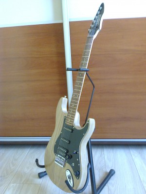 dębowa gitara 5 oak guitar.jpg