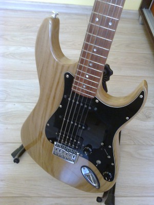 dębowa gitara 9 oak guitar.jpg