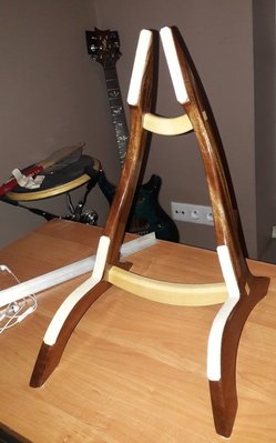a to mój mały projekcik, żeby gitarka godnie się prezentowała ;)